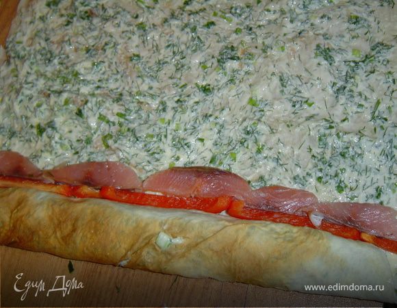 Следующий слой - болгарский перец, горбуша и так же делаем оборот.
Таким образом чередуем слои. 