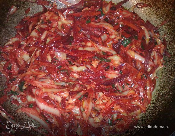 за 5-7 минут до снятия с огня смешать со шпинатом(вместе с водой). дать ей немного выпариться. попробовать нужно ли еще солить-перчить. 



**такая капуста хорошо подходит к отварному картофелю.