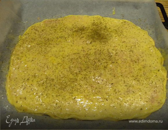 9. Верх опять смазать маслом и присыпать "средиземноморскими травами" или другими специями. 