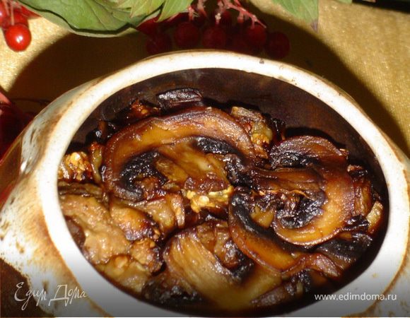 Накрываем  горшочки крышками и отправляем в духовку на 45 – 50 минут при температуре 190-200гр.