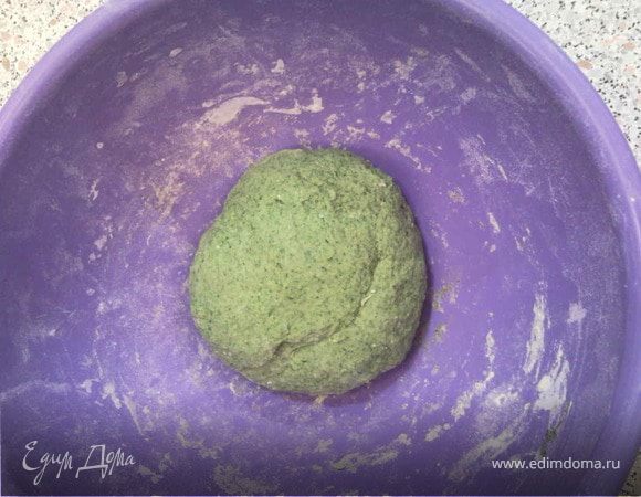 Перемешиваем ингридиенты и замешиваем тесто и на 40 мин оставляем в покое.