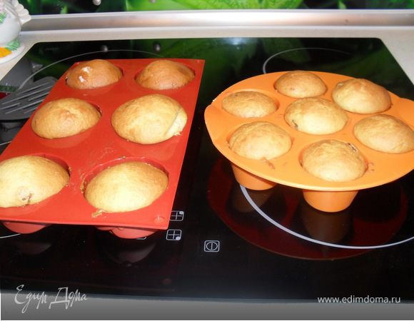 Выпекать в духовке при температуре 180 градусов 15 минут.