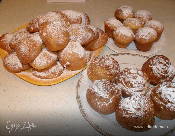 Готовые пряники достать из формы, остудить, посыпать сахарной пудрой. Можно сложить в пакет и хранить несколько дней. 