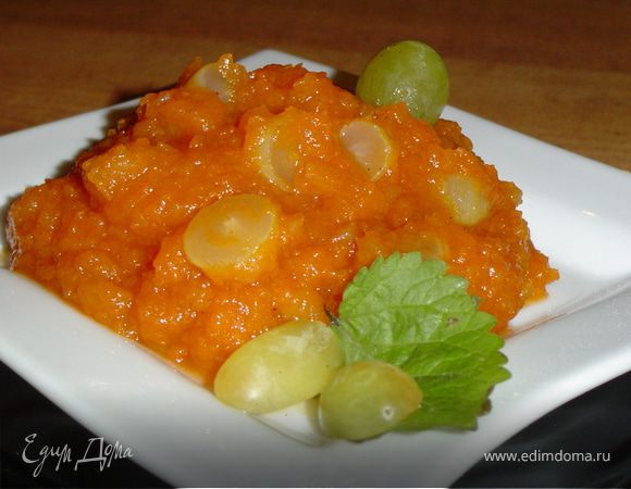 Если Вы хотите хранить чатни долго, то его нужно горячим разложить по банкам и закатать.