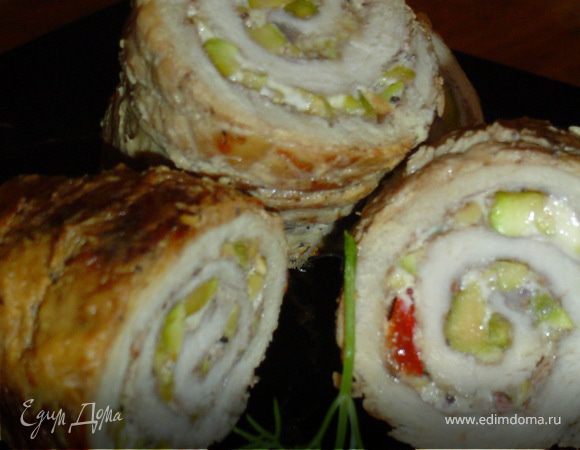 Перед подачей удаляем нитки.
Нарезаем крупными кусочками.
Приятного аппетита!!!