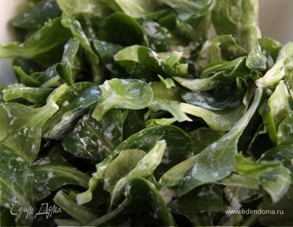 3. Аккуратно все перемешиваем, разбивая комочки сыра.