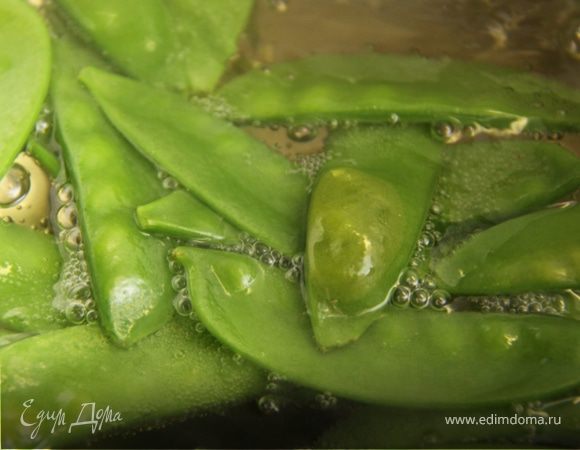 Варим зелёный горошек 3-4 минуты (аль-денте).