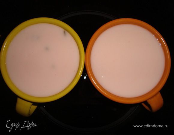 Все ингредиенты заливаем йогуртом.
Подавать на стол не перемешивая, чтобы не испортить сюрприз!