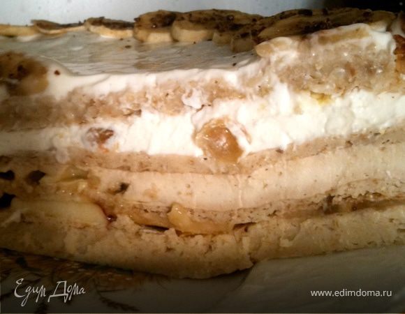 Суфле желательно сделать заранее, в той же форме, в которой будут выпекаться коржи:
Его надо делать заранее, и в такой же форме что и коржи:
1. Желатин замачиваем в молоке минут на 40
2. 100 грамм творог взбиваем с кефиром, можно с йогуртом.
3. Взбиваем белок до образования устойчивой пены (пиков).
4. Вводим белки в творожную массу
5. Ставим молоко с желатином на плиту, разогреваем, постоянно помешивая. НЕ кипятим!
6. Выливаем горячее молоко с желатином в творожно-белковую массу. Даем остыть.
7, Добавляем бананы и нарезанный мелкими квадратиками мармелад. (его кстати тоже легко сделать дома)
8. Убираем в холодильник минимум на 3 часа.

Печем коржи:
Овсянку заливаем стаканом воды, оставляем минут на 30, желательно взять овсянку моментального приготовления. Затем добавляем стакан кефира (грамм 200), белок, немного изюма, можно мед и корицу. Перемалываем в блендере - тесто для коржей готово. Выпекаем при 200 градусах минут 10-15 каждый корж. Я сделала 4 коржа, в форме 24 см.

Собираем тортик:
1 корж - промазываем йогуртом, выкладываем нарезанные яблоки и бананы
2 корж - выкладываем наше суфле
3 корж - творог, взбитый с йогуртом и изюмом, сверху кружочки бананов
Накрываем последним коржиком, промазываем йогуртом, заливаем все сметаной, взбитой с сахаром. Украшала бананами и шоколадной крошкой. Убираем в холодильник минимум на час.
Очень легкий и при этом вкусный!