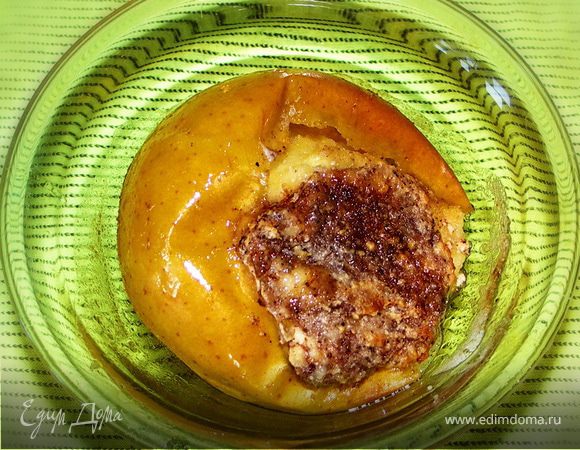 В дух.170С на 30 мин.Из яблок будет сочится сок и смешиваться с коньяком))В итоге яблочки запекуться в ароматном соусе.Вытаскиваем из духовки,аккуратно поливаем соусом.Немного остужаем и приятного аппетита))