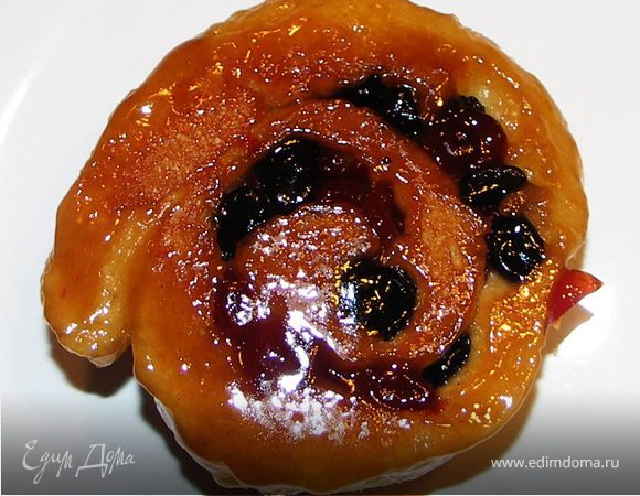 Время выпечки около получаса.Духовку регулируйте.Я последние 10 мин включила конвекцию.Последние 3 конвекция с грилем.После извлечения из духовки накрыть влажным полотенцем и оставить на пол часа.После вытащить из формы.Вот такой низ у булочек получился.Сочный-карамельный))Приятного аппетита))