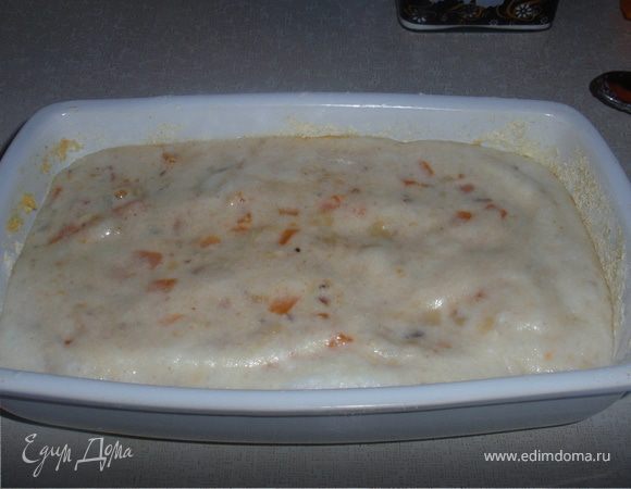 Выложить в смазанную маслом и посыпанную сухарями форму.