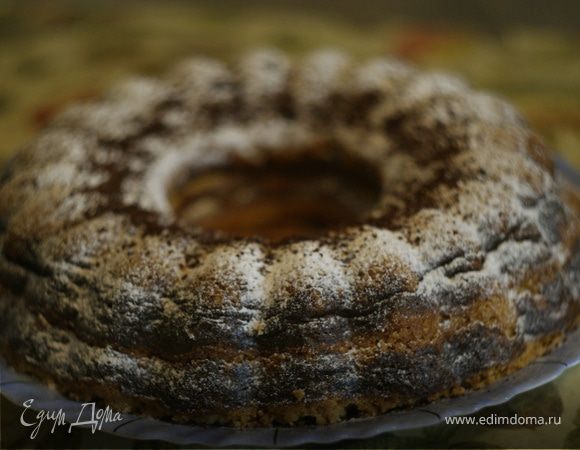 Достать из духовки, дать остыть (чтобы пирог "схватился"), вынуть из формы и украсить сахарной пудрой и шоколадной стружкой. Приятного аппетита! :))