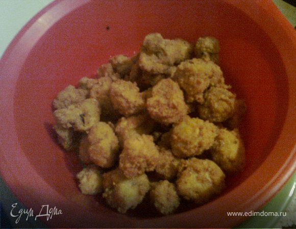 Откинуть на дуршлаг, чтоб стекло лишнее масло.