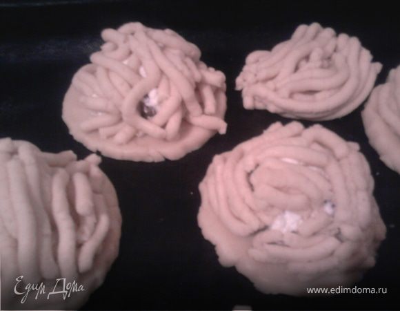 Все выложить на противень и испечь при температуре 200, примерно 20 мин.