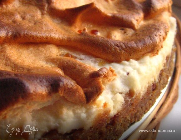 Выложить творожную смесь,на нее белки и в духовку на 30 минут.Если не открывать ни разу и подождать пока все остынет в духовке,то сверху получится безе.