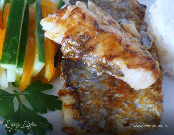 Подать с рисом и овощами.Вкусно даже БЕЗ лимона)))