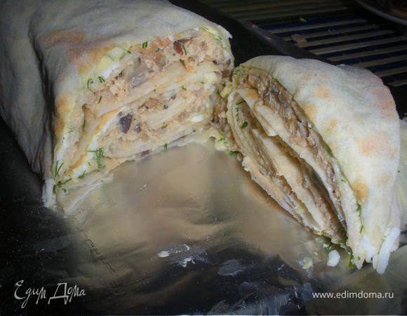 Рулет нарезать острым ножом.Приятного аппетита!!!