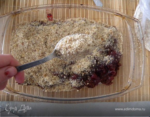 4. Ореховая прослойка – целые и подробленные поджаренные или сырые орехи: грецкий, фундук, кешью, миндаль (желательно без кожицы (снимается кипятком), подойдут и козинаки.
