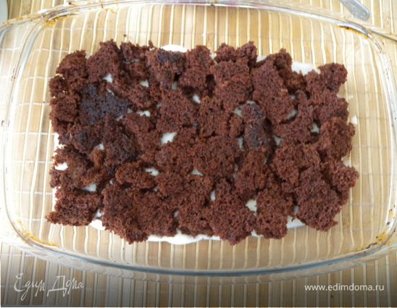 1.Бисквит. По вашему рецепту. У  меня: http://www.edimdoma.ru/recipes/17392 Только с 1 стаканом сахара. Можно два бисквита: шоколадный и светлый. Хотя основа не обязательно бисквитная. Можно песочную, пряничную, безешную, хлебную, печенье. 