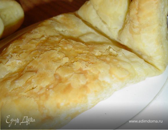 Теперь берем испеченную основу слойки,