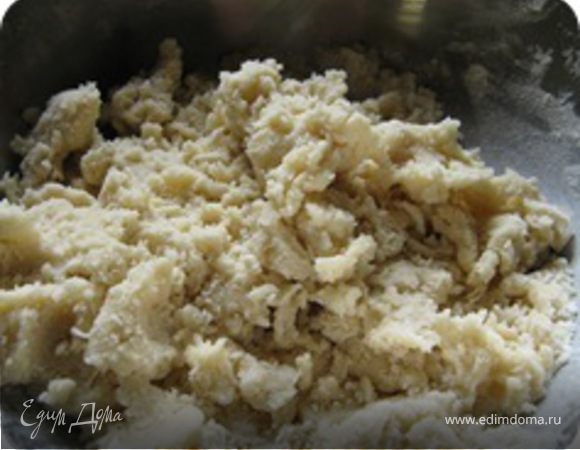 Смешать все компоненты для теста до однородного состояния.Положить на час в холодильник.