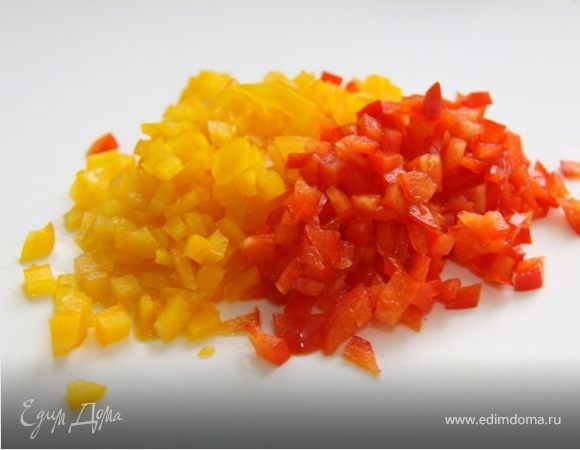 6. Сладкий перец рубим на мелкие кубики.