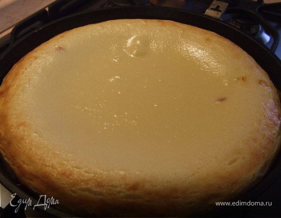 3 шаг: Отправляем форму в духовку, разогретую до 180С на 50 минут. Края немного подрумяниваются.