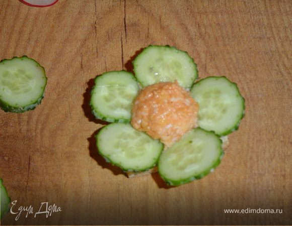 А вот и огуречные цветики!