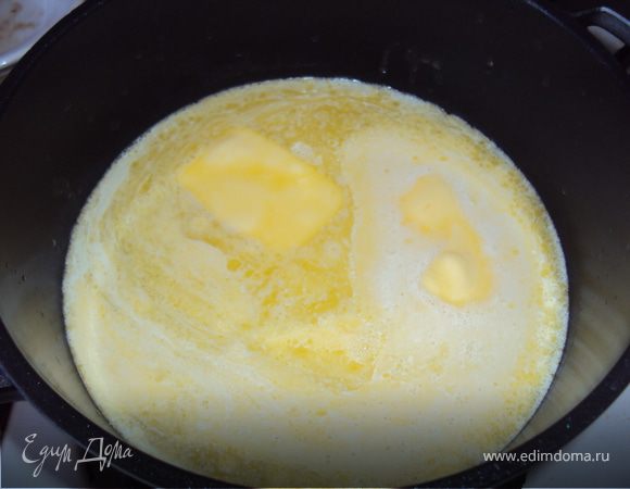 Тесто:

Предварительно разогреть духовку до 180 градусов.Влить воду в кастрюлю и довести до кипения.Затем добавить слив. масло и соль, помешивая довести до растворения. 