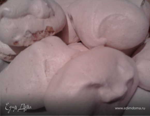 Выложить массу на противень, покрытый бумагой для выпечки, смазанной раст.маслом. Выпекать на очень слабом огне около 2-х часов.