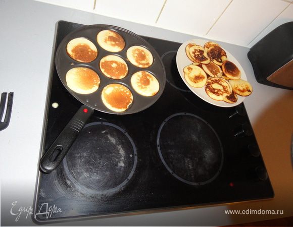 Блинчики получаются очень нежными!!!
Сочетаются со всевозможными джемами, сиропами и вообще чего душа пожелает!  
