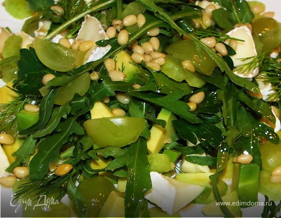 Полить лимонным соком.Посыпать орешками.Сверху масло.Я солить не стала из-за сыра.Если вам этого мало, немного посолите.Приятного аппетита!))