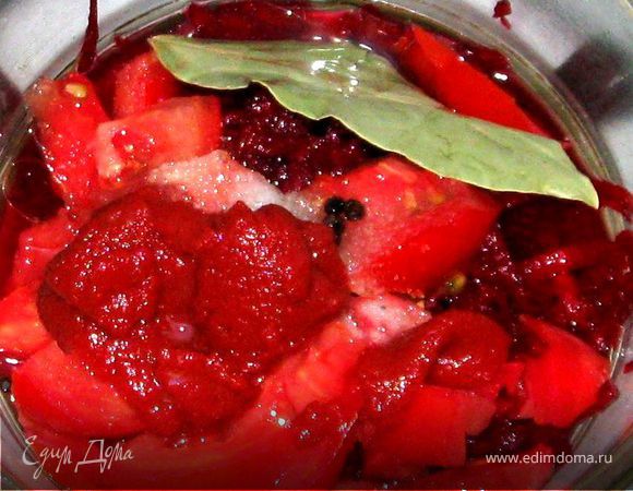 Сложить в небольшую кастрюльку потертую на крупной терке свеклу, томатную пасту, раст.масло, соль, сахар, перец, лавр.лист. Долить немного воды.  Поставить тушиться на 
очень маленький огонь. Попробуйте на вкус. Какой вкус имеет заправка, таким и будет вам борщ. Т.е. сделайте его кислее(можно добавить немного уксуса), солонее или более сладким.
