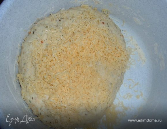 Быстро вмешать натертый на крупную терку сыр. И оставить еще на 1 час.