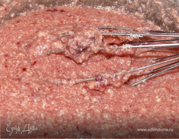 Хорошо размешать.Вылить в форму, выстланную бумагой.Выпекать  35-40 мин. при 180 гр.
Тесто должно зарумяниться, не должно быть жидким, но должно остаться влажным
