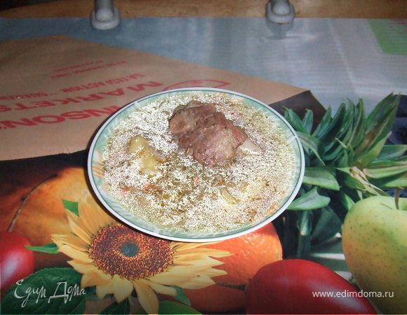 Перед подачей на стол в тарелку положите сметану.