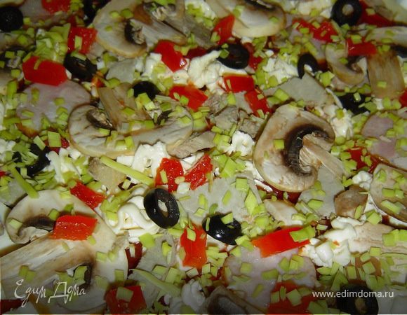 Сверху посыпаем измельченным луком-пореем,итальянскими травами,