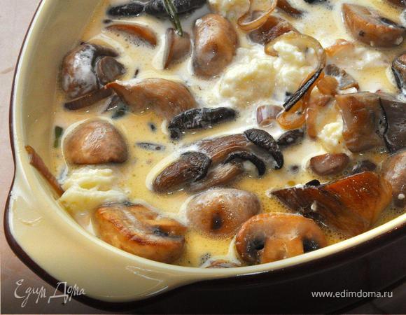 Теперь в добавим в нашу кассероль кусочки моццареллы и сливки, хорошенько перемешаем ,и отправим запекаться в духовку на 15-20 минут при температуре 180 градусов. 