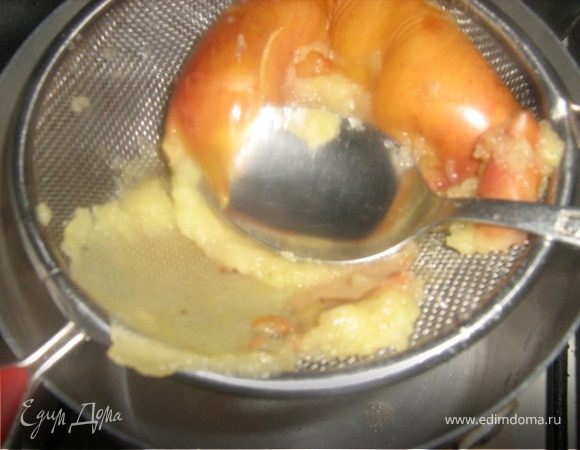 Яблоки испечь в духовке и протереть горячими через сито.
