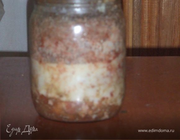 Пропустить через мясорубку печень,  мясо, сала свежего, лук. Сложить в кастрюлю, добавить соль без верха, пряности по вкусу. Разложить в чистые банки по плечики( лучше пол литровые), прикрыть крышками без резинок, поставить в холодную духовку на противень Разогреть духовку до 200*С и тушить 1,5 часа, Закатать, укутать до полного остывания.