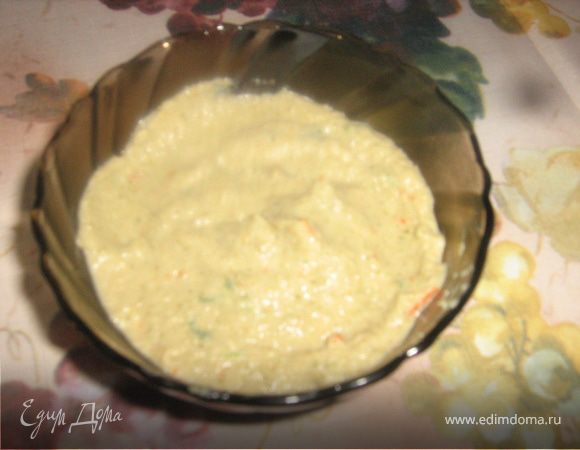 Чеснок очистить, пропустить через пресс. Брокколи с перцем и луком взбить блендером с чесноком и 3 ст.л. молока или сливок. Подавать с мясом. Холодное пюре само по себе является  вкусным соусом , как к мясу , так и  рыбе.