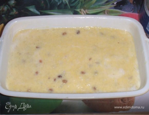 Форму смазываем маслом и выкладываем массу, и поставить в духовку.