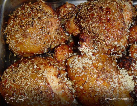 1 стакан масла нагреваем и обжариваем в нем цыпленка до золотистого цвета в течении 4 -5 минут. Затем прогреваем в духовке в течении 20 минут. Охлаждаем. 