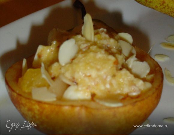 сверху выкладываем заправку и посыпаем миндальными хлопьями.
Приятного аппетита!