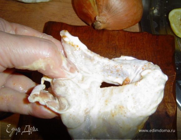 А теперь сворачиваем крылышки так,чтобы получились треугольнички.