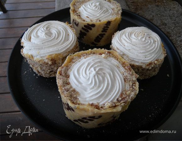 ...получилось у меня 4 красавца... по 8 см высотой и 14 см в диаметре каждый...