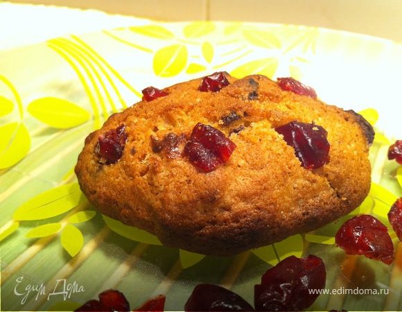 Выпекать до золотистого цвета 12 минут. Выложить на блюдо охлаждаться. Повторить то же самое с остальным тестом. 
Следите за тем, чтобы противень успевал немного остывать между партиями, а то пригорит низ печенья. Первый "овсяный" блин готов, Ура! не комом:)