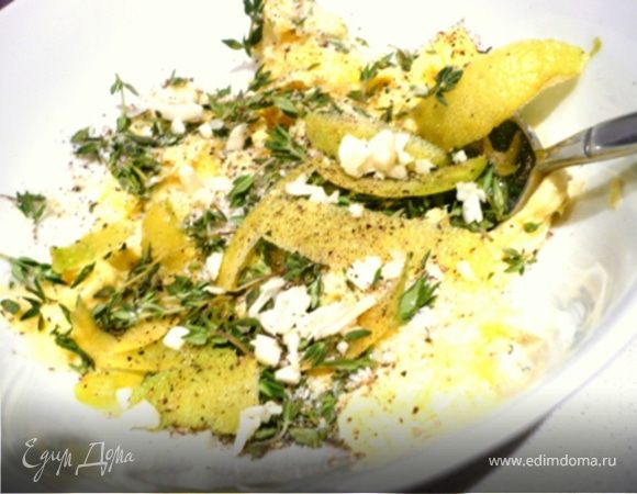 Смешать тимьян, цедру, прошутто, чеснок и масло. Посолить и поперчить.
