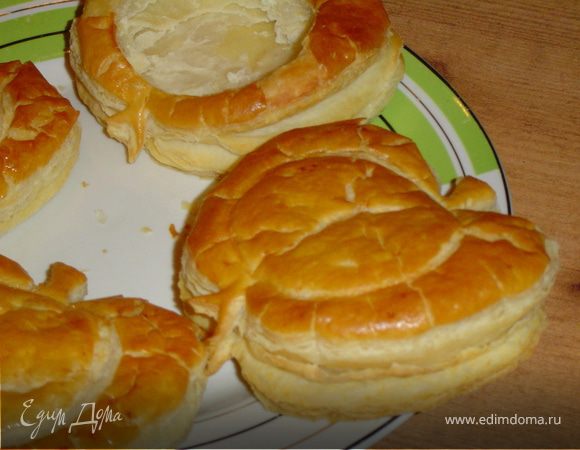 Выпекаем яблочки и сразу же удаляем середину.Таким образом у нас получается углубление.